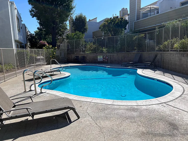 18408 Hatteras St — Photo 28