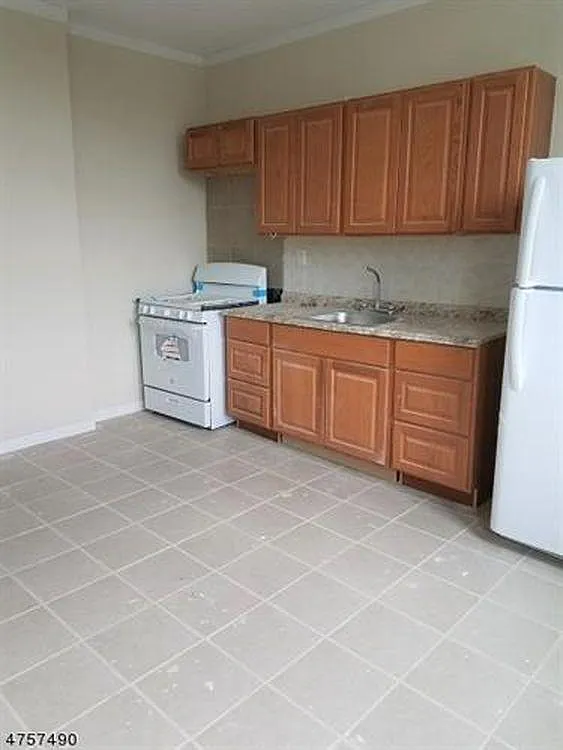 3 bed, $2,200 — Photo 4