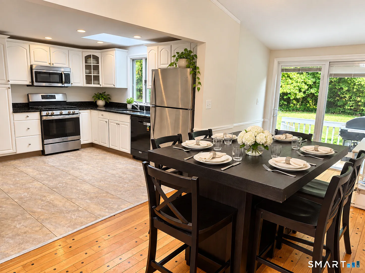4 bed, 2.0 bath, 1400 sqft, $3,800 — Photo 4