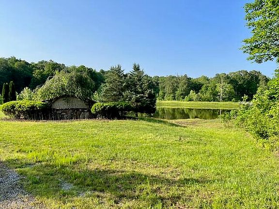 3rd image of 65 Kirk Ridge Rd