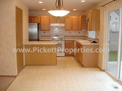 3rd image of 5750 Sunflower Ln NE
