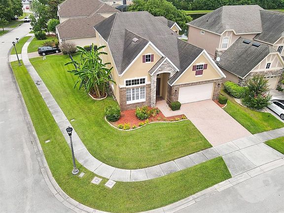 3rd image of 930 Spring Oak Cir