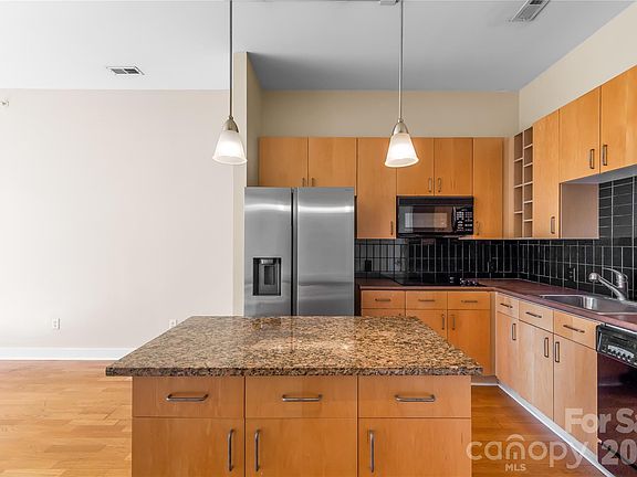 5th image of 708 Davidson St