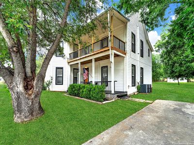 1209 C Street, Floresville, TX, 78114