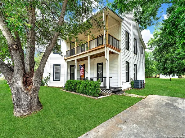 1209 C Street, Floresville, TX 78114
