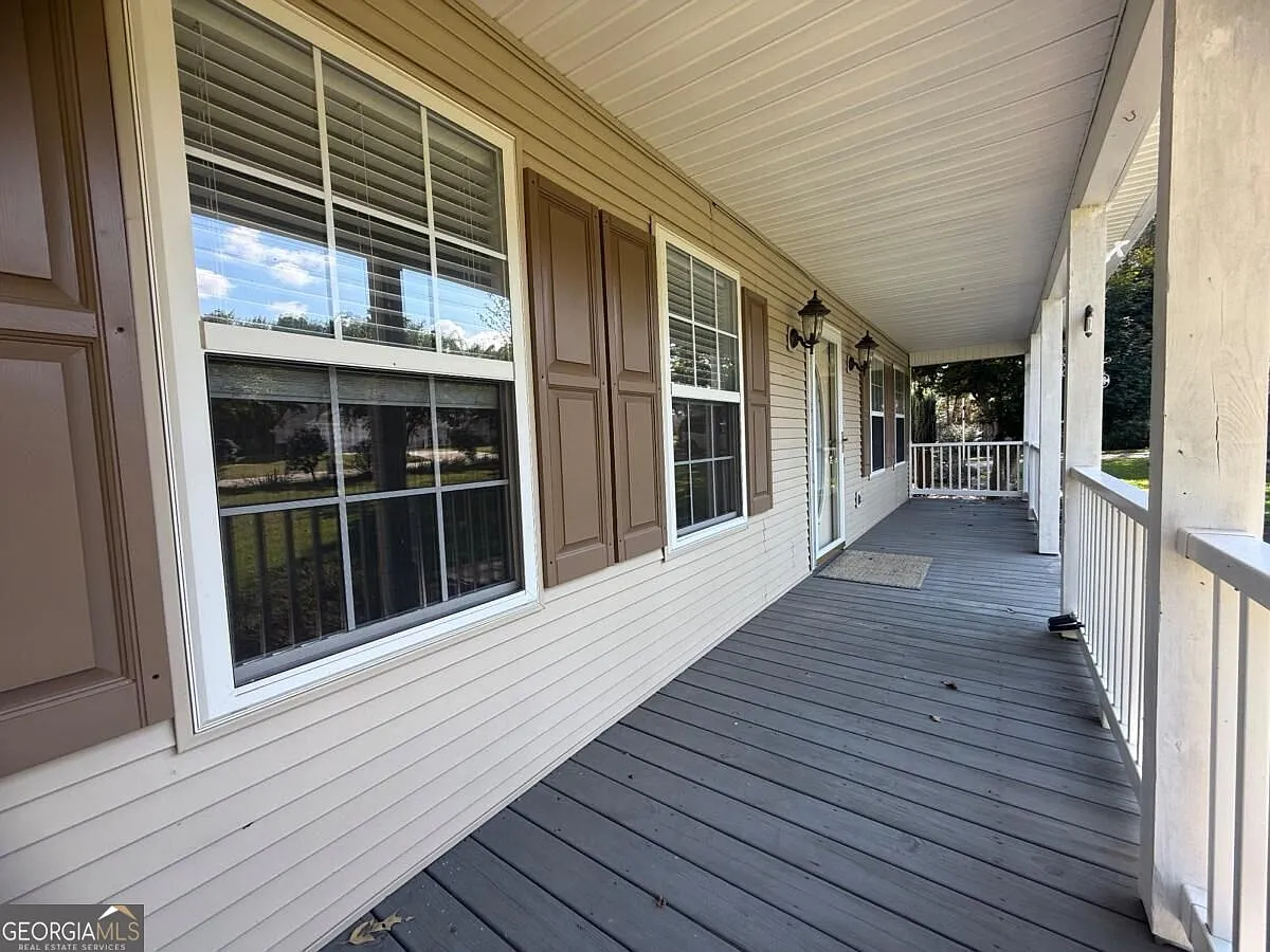 5 bed, 3.0 bath, 2180 sqft, $2,500 — Photo 2