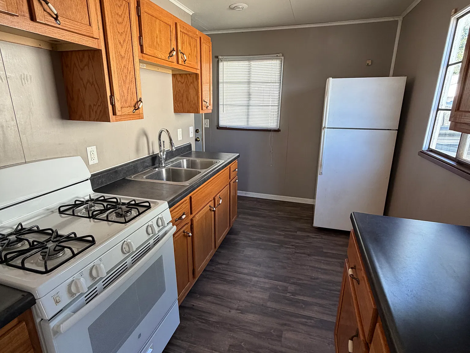 2 bed, 768 sqft, $1,295 — Photo 3