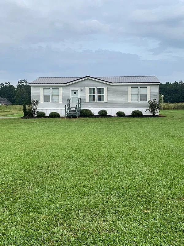 3 bed, 2.0 bath, 1500 sqft, $1,250 — Photo 1