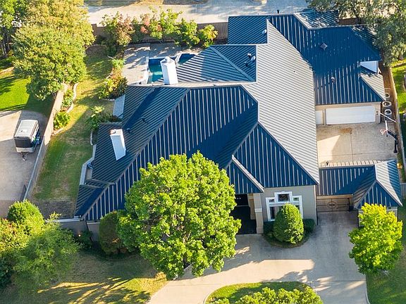 3rd image of 2406 Green Park Dr
