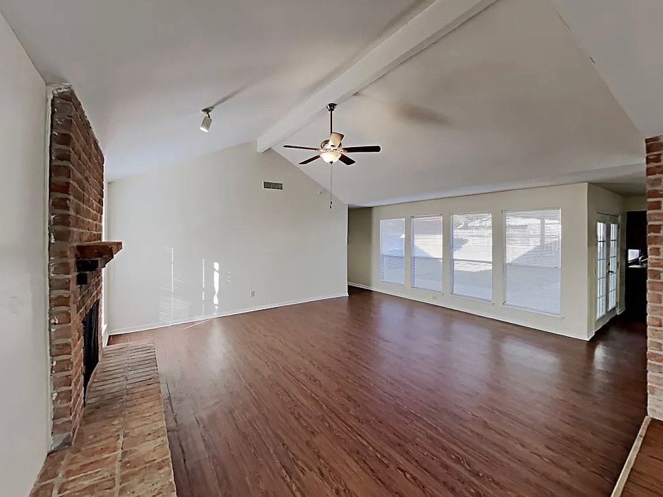 1st image of 15831 Fox Springs Dr