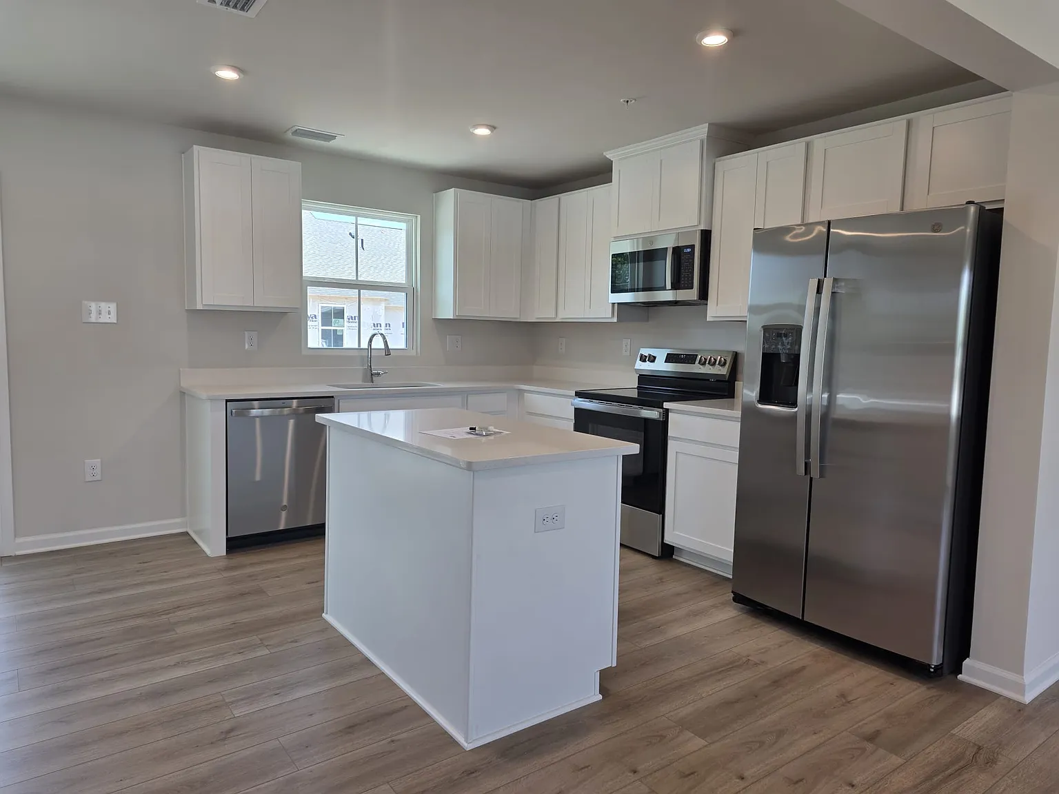 3 bed, 2.5 bath, 1575 sqft, $2,850 — Photo 1