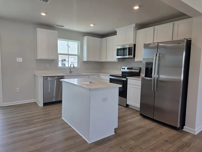 3704 Sophia Ln — Photo 1
