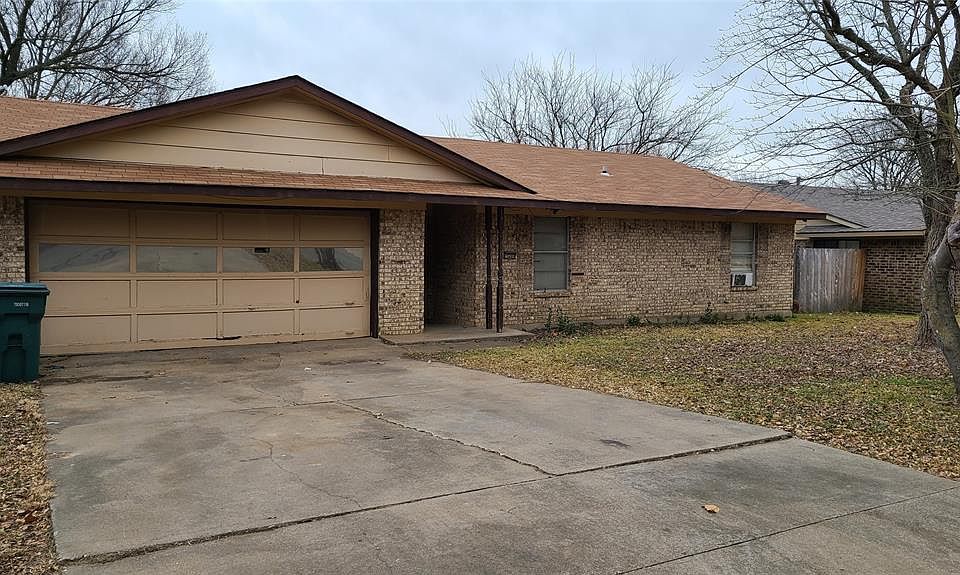1st image of 817 S Valentine Dr