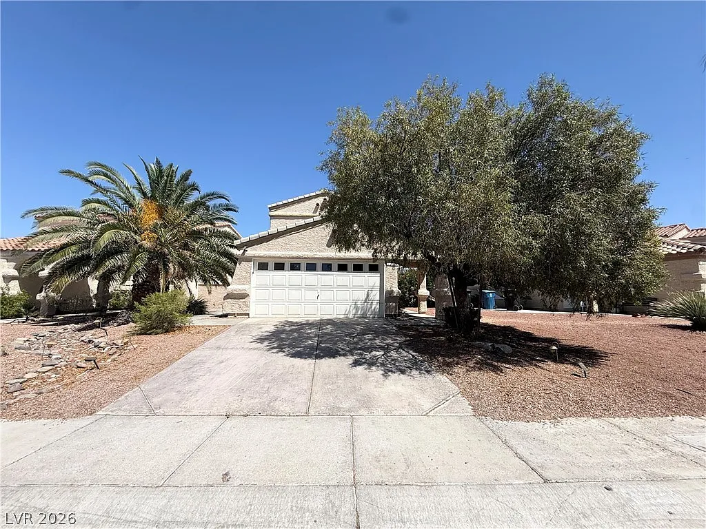 4 bed, 2.5 bath, 1638 sqft, $2,240 — Photo 2
