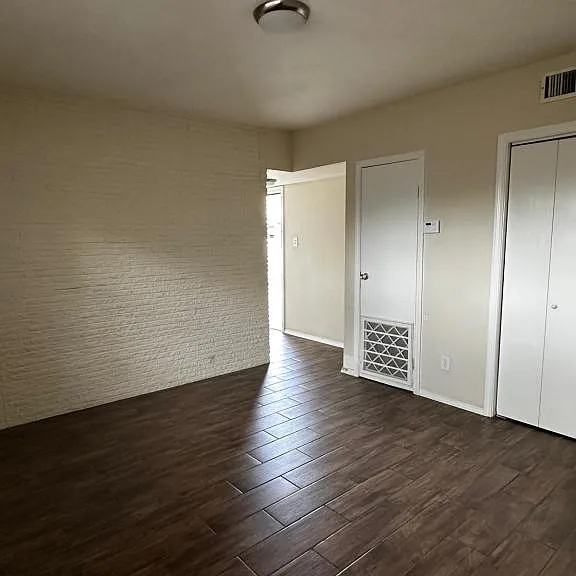 802C S Texas Blvd — Photo 3