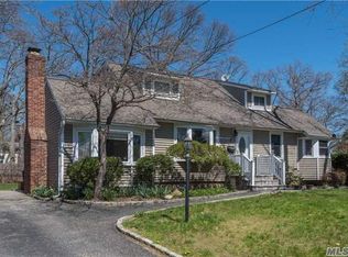 7 Grand Haven Dr, Commack, NY 11725