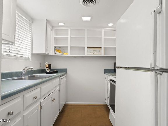 5th image of 7126 N 19th Ave Unit 221