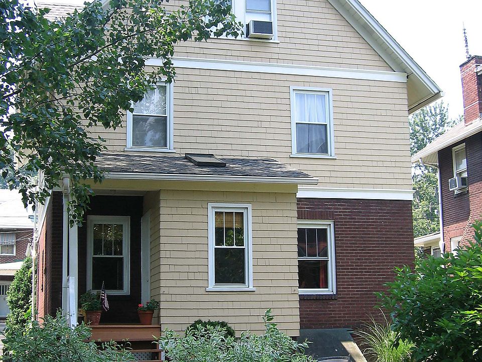 2nd image of 421 Center Ave