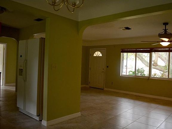 4th image of 1725 Sharondale Dr