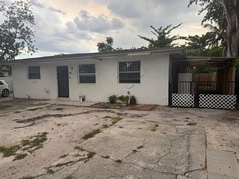 15812 NW 39th Ct — Photo 4