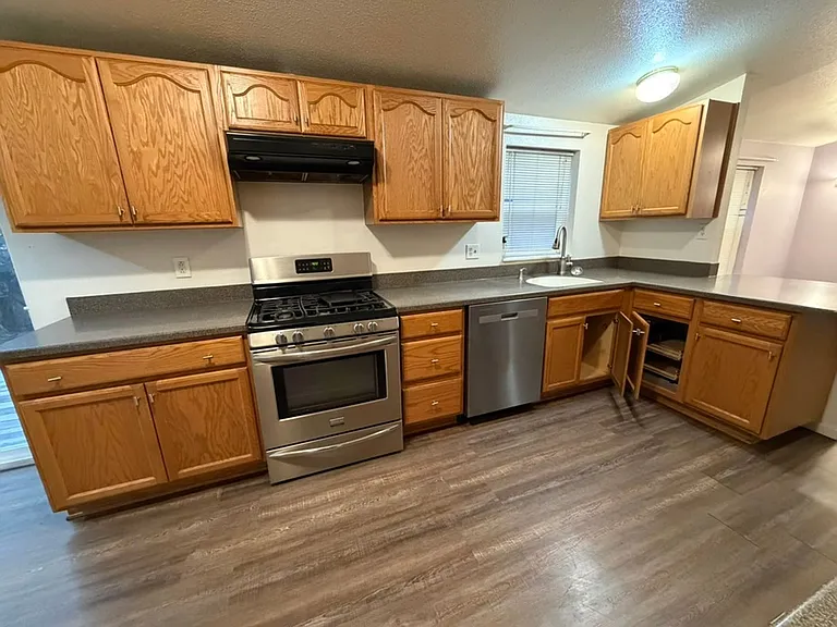 206 Ward St — Photo 5