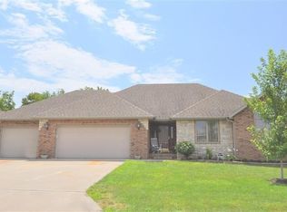 1610 E Barnes St, Ozark, MO 65721