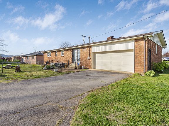 5th image of 3811 Crouch Dr