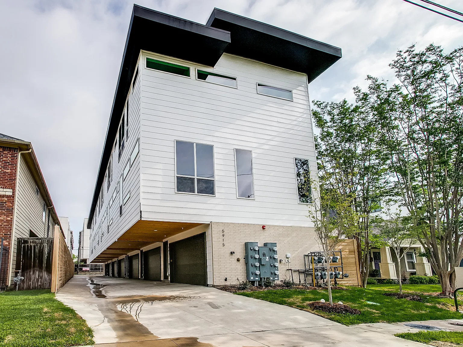 2 bed, 2.5 bath, 1624 sqft, $3,500 — Photo 1