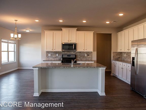 4th image of 2566 Bear Mountain St