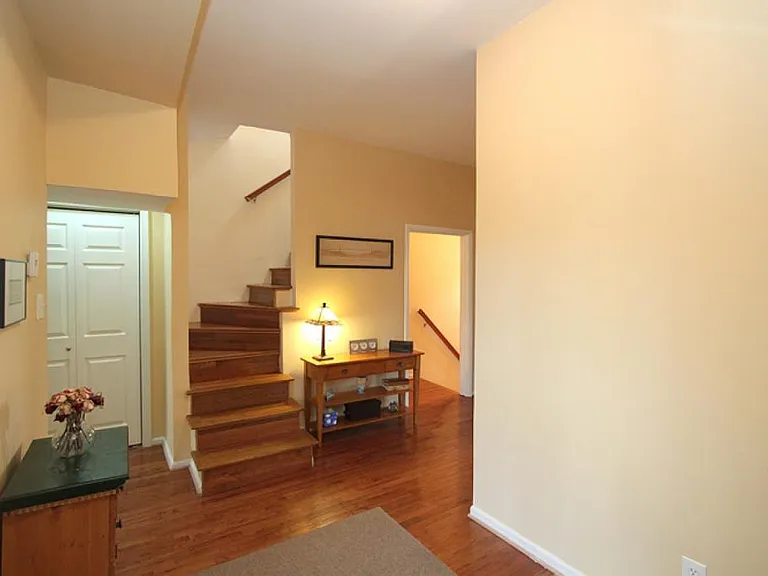 909 T St NW — Photo 11