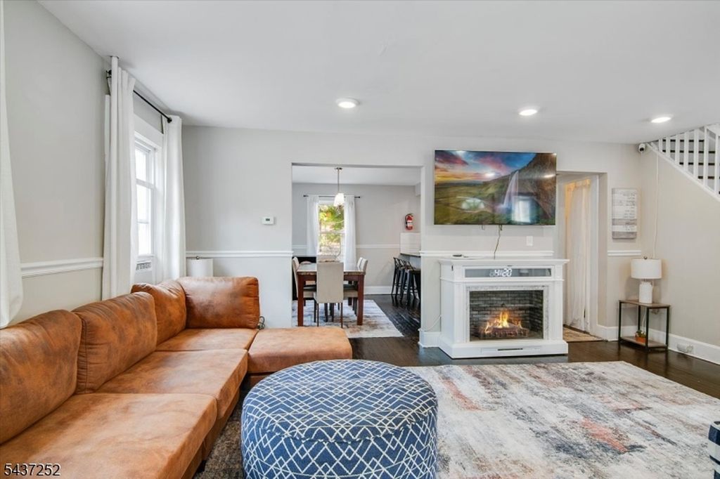 Apartment in Cedar Grove, Essex - More