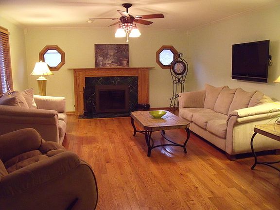 3rd image of 16219 Rosebud Pl