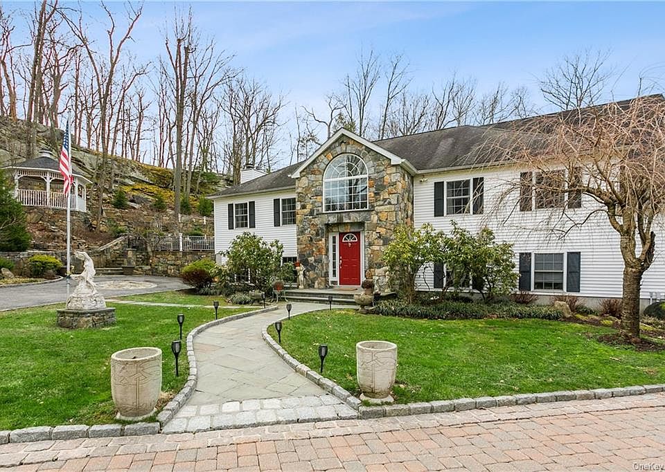 1st image of 22 Pebble Brook Dr