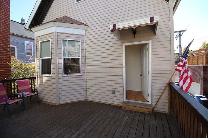 2nd floor Apt w/ Deck