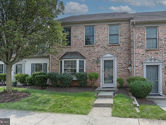 2nd image of 208 Saddle Ridge Dr