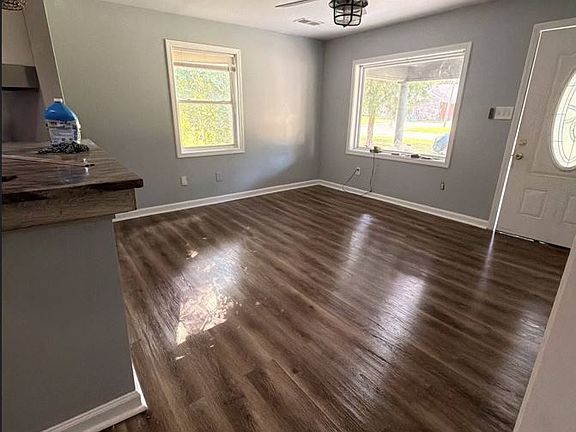 5th image of 6120 Hamlet Rd