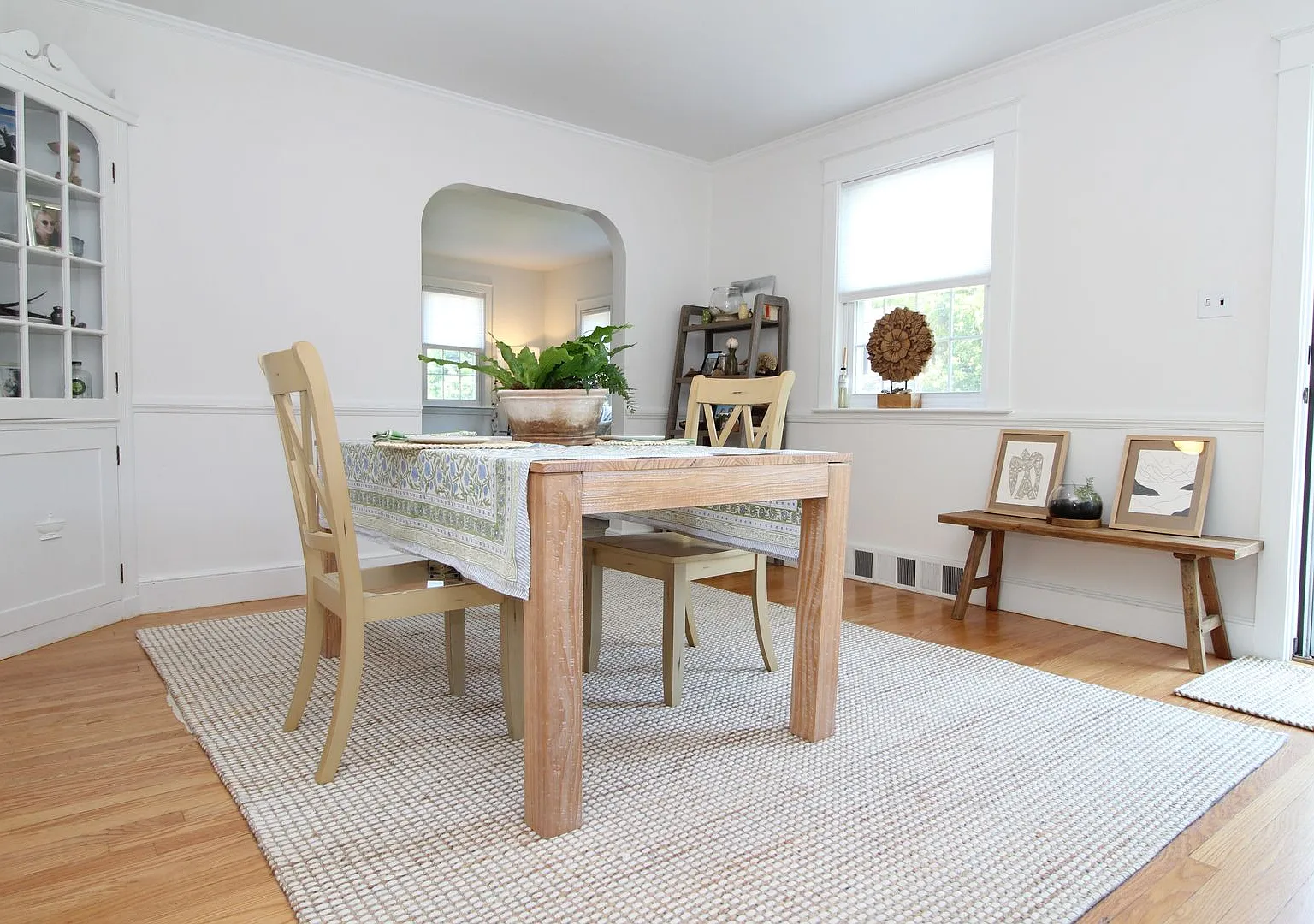 Beautiful Furnished 2-Bedroom Home with 2-Car Garage — Photo 1