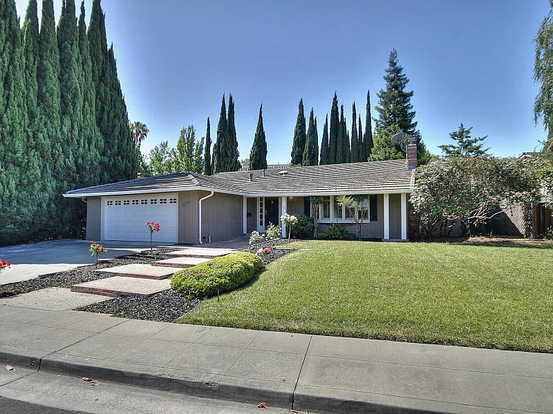 2786 Estella Dr photo 1