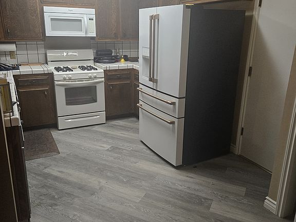 3rd image of 4175 Pinewood Lake Dr