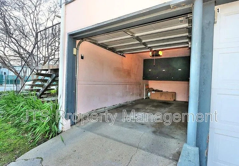 4439 V St #5 — Photo 56