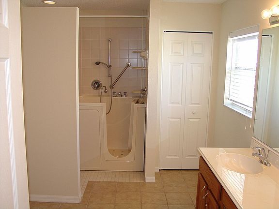 5th image of 11235 Hollander Ave