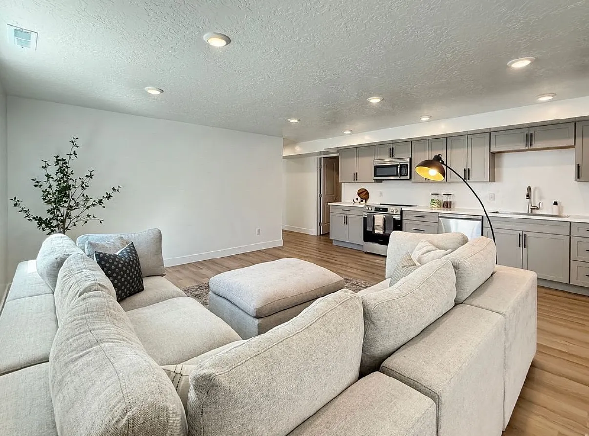 3 bed, 1750 sqft, $2,000 — Photo 2
