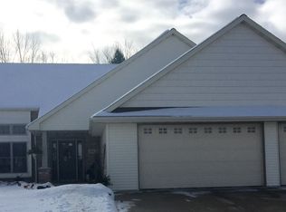 3211 Jaguar Ln, Green Bay, WI 54313