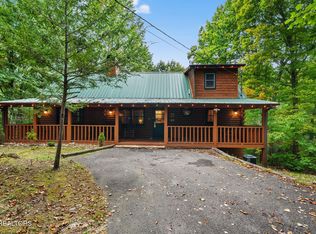 1521 Dawn Ln, Sevierville, TN 37876