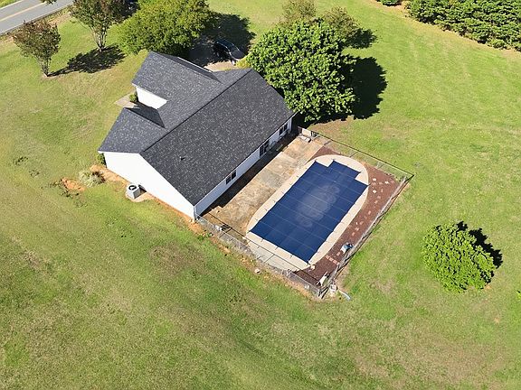 5th image of 515 Archibald Rd