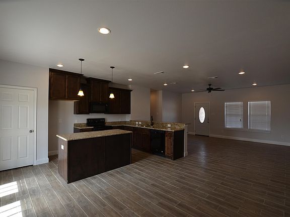 4th image of 4711 Jefferson St