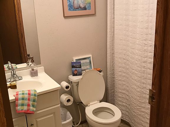 3rd image of 1616 Longview Ln