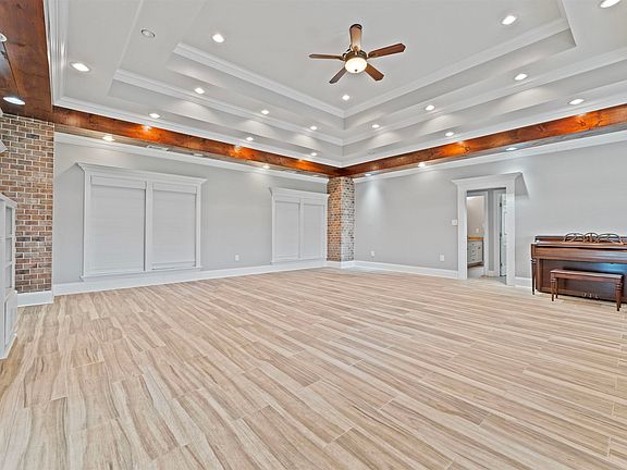 4th image of 18509 Keystone Ave
