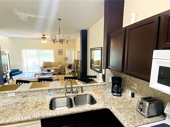 4th image of 945 Park Terrace Cir