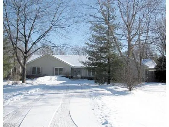 1561 Saratoga Ct photo 1